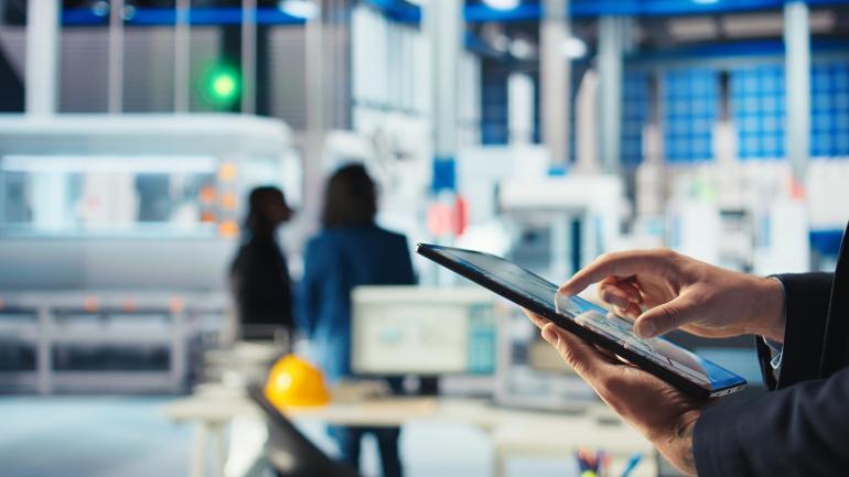 Glossário Industrial: Entenda Automação, PLC, SCADA e IoT de Forma Simples