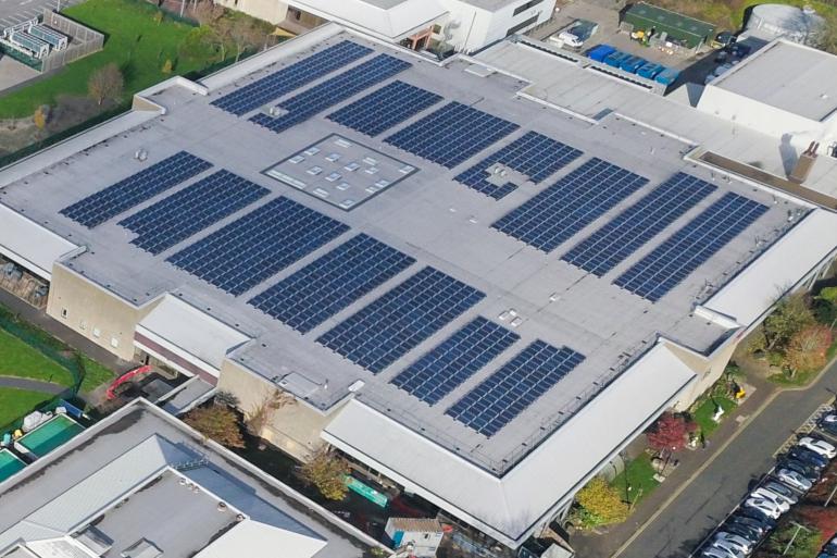 Painéis solares para empresas: vale a pena em 2026?